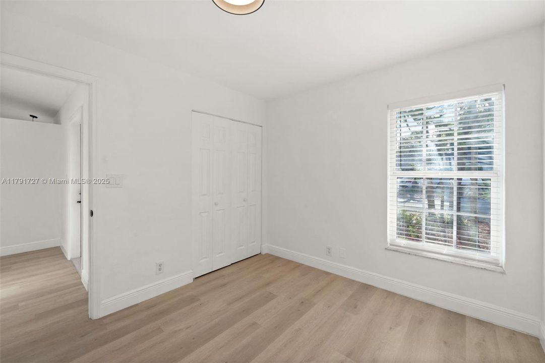 Recently Sold: $499,000 (3 beds, 2 baths, 991 Square Feet)