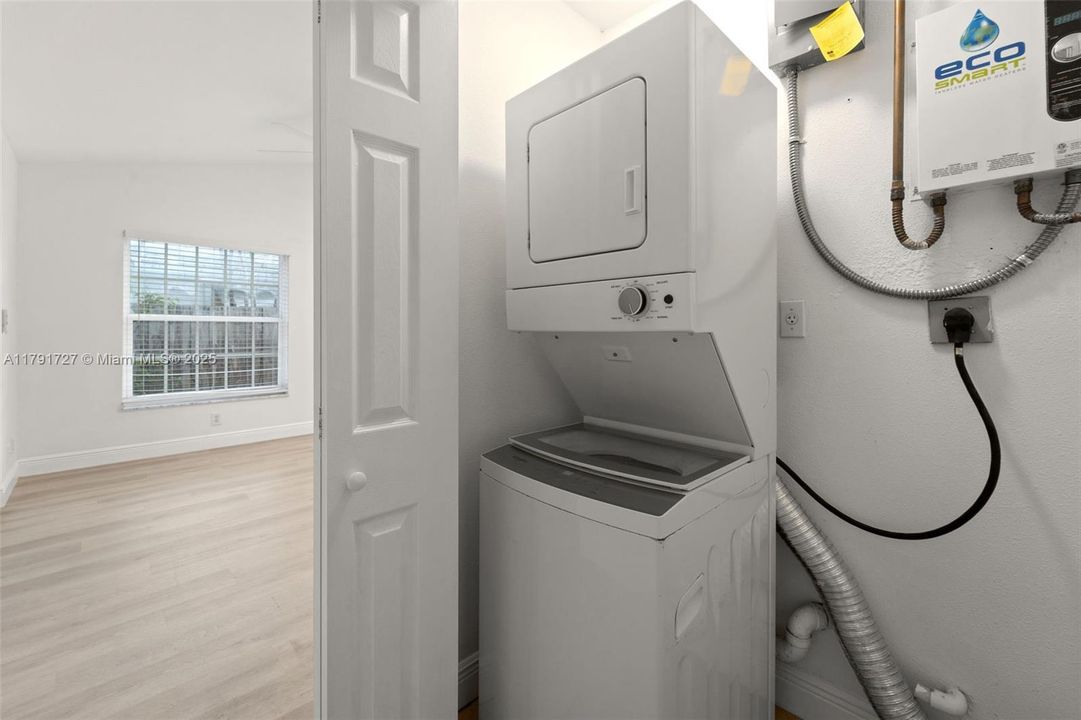 Recently Sold: $499,000 (3 beds, 2 baths, 991 Square Feet)