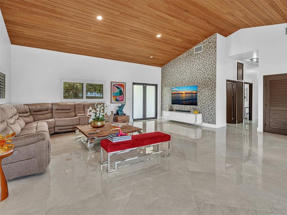 For Sale: $1,365,000 (5 beds, 4 baths, 2912 Square Feet)