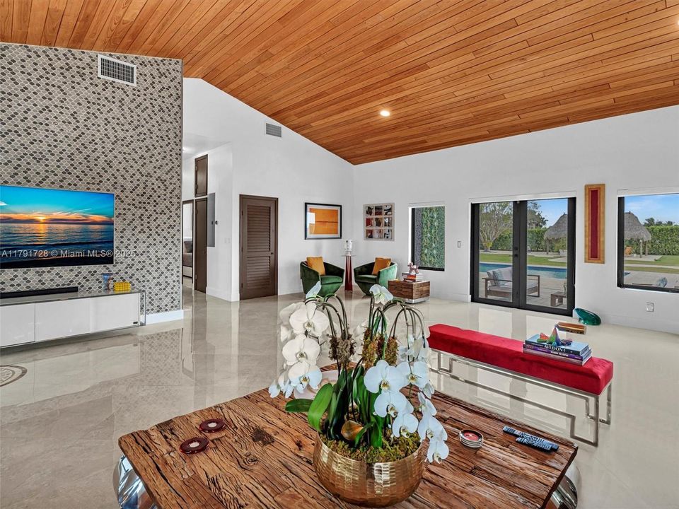 For Sale: $1,365,000 (5 beds, 4 baths, 2912 Square Feet)