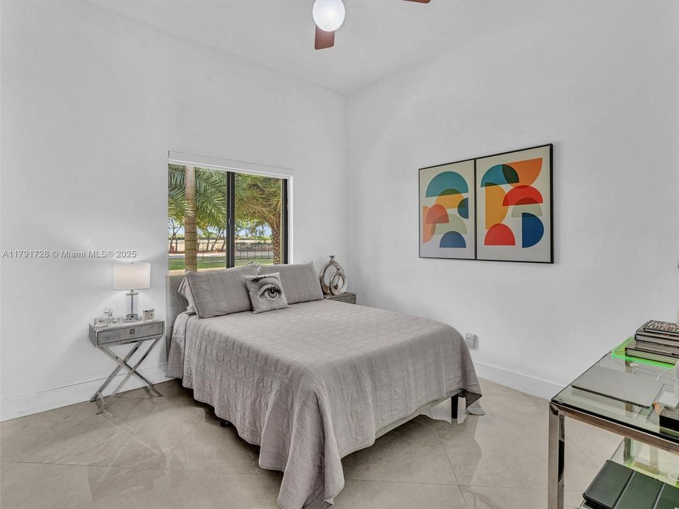 For Sale: $1,365,000 (5 beds, 4 baths, 2912 Square Feet)