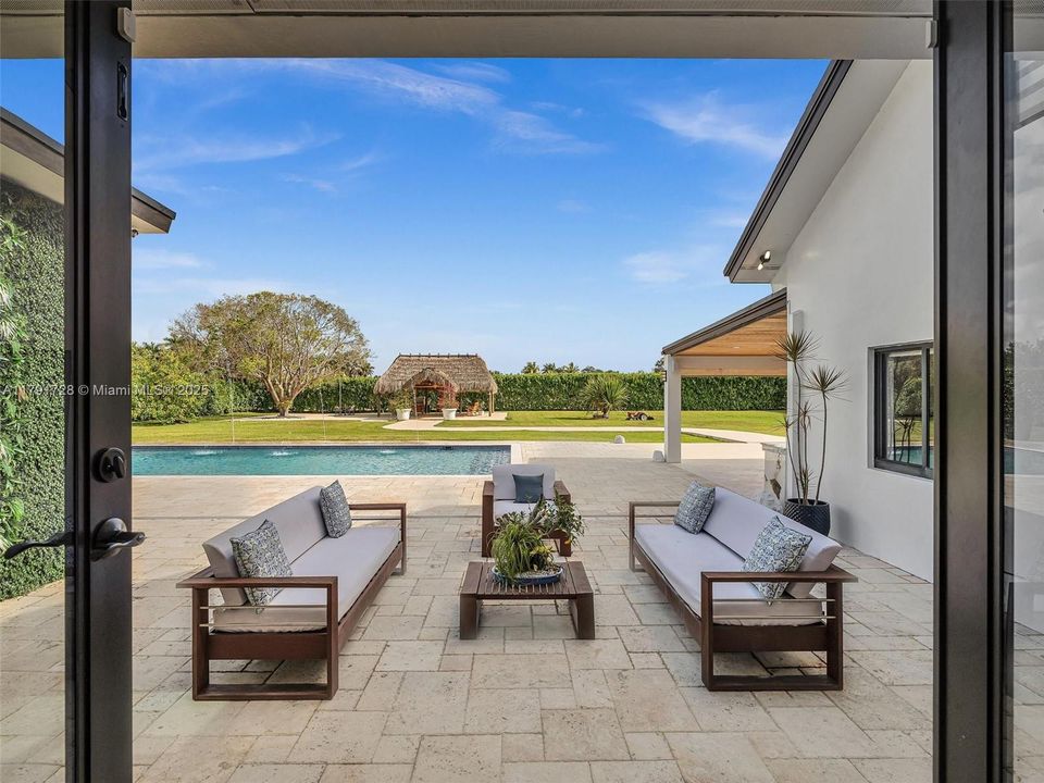 For Sale: $1,365,000 (5 beds, 4 baths, 2912 Square Feet)