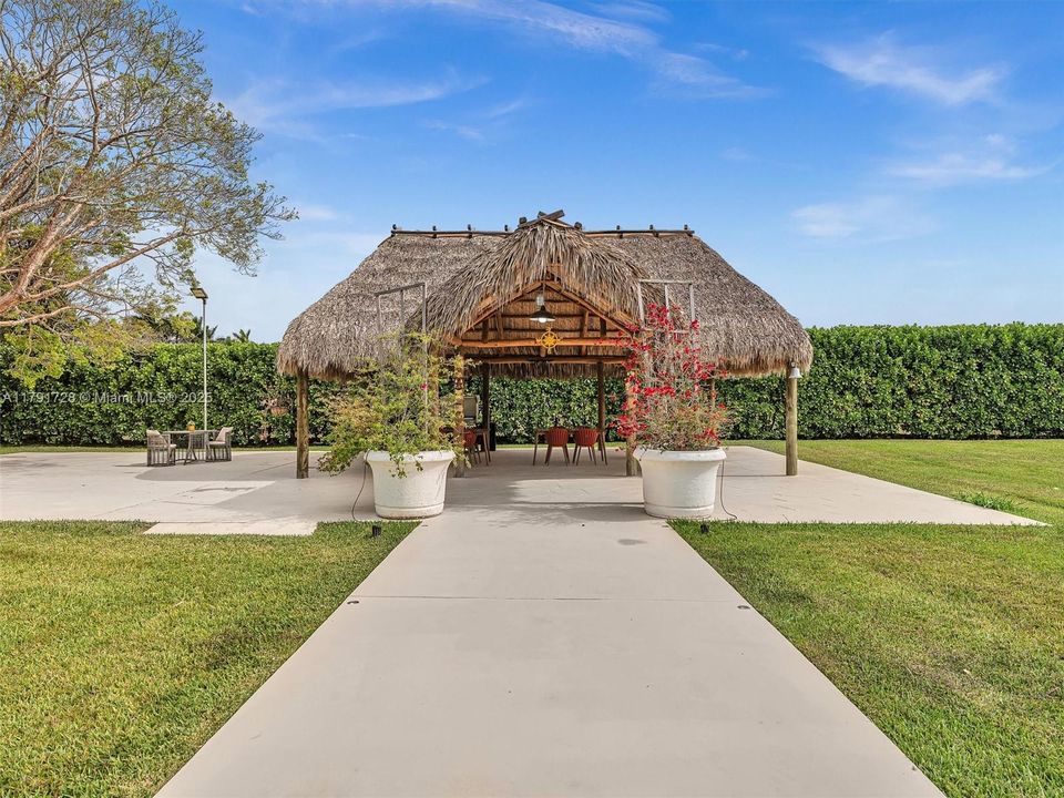 For Sale: $1,365,000 (5 beds, 4 baths, 2912 Square Feet)