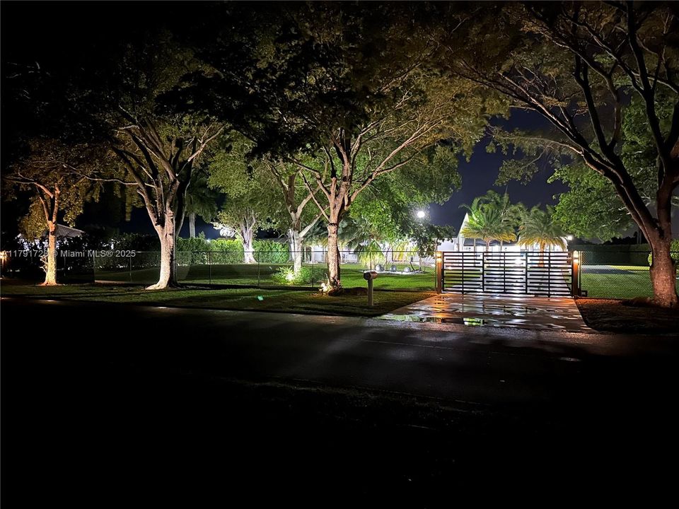 For Sale: $1,365,000 (5 beds, 4 baths, 2912 Square Feet)