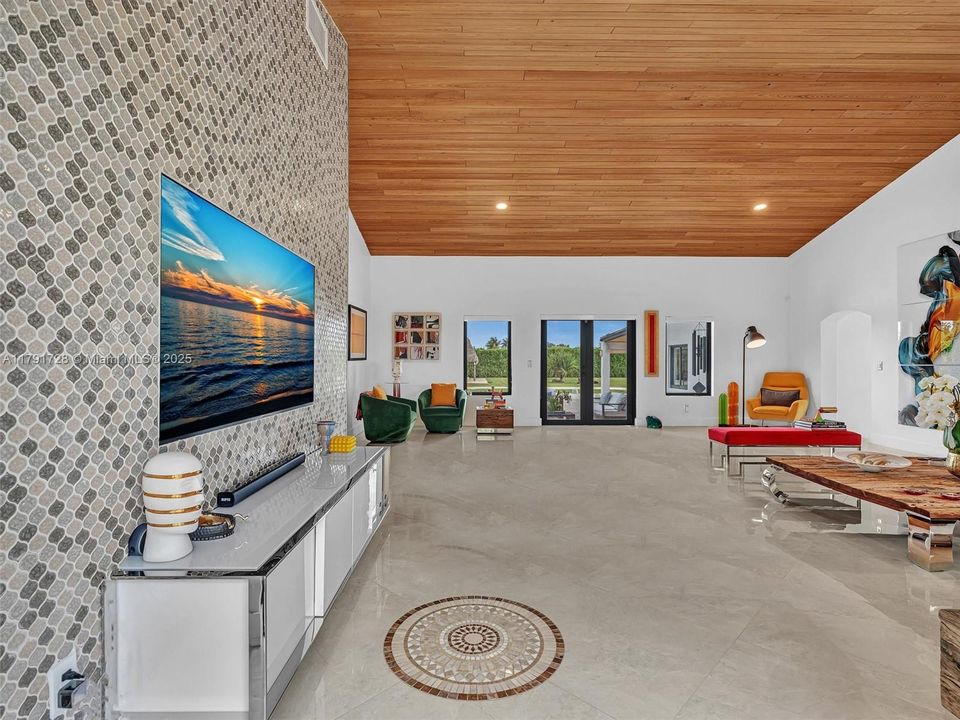 For Sale: $1,365,000 (5 beds, 4 baths, 2912 Square Feet)