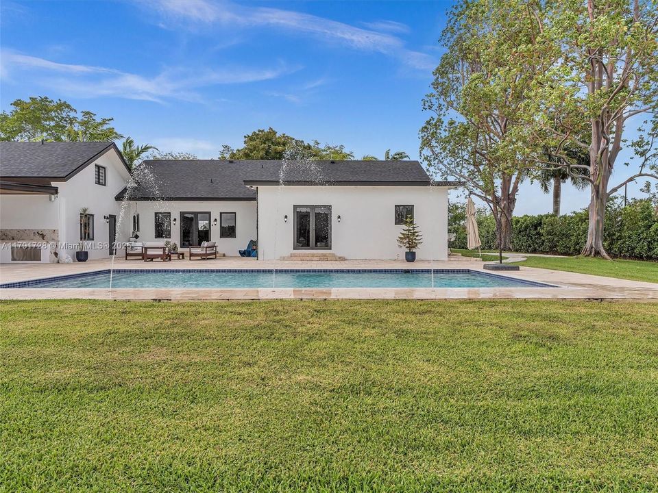 For Sale: $1,365,000 (5 beds, 4 baths, 2912 Square Feet)