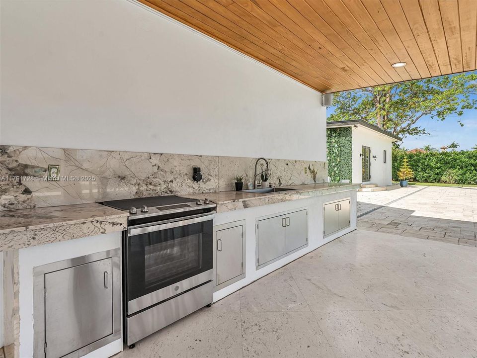 For Sale: $1,365,000 (5 beds, 4 baths, 2912 Square Feet)