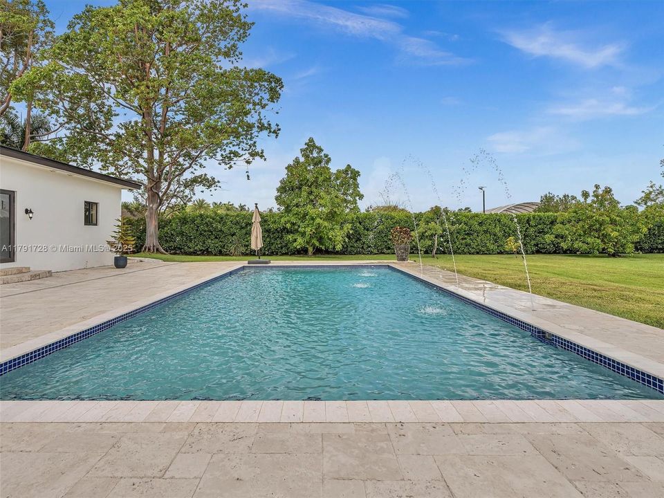 For Sale: $1,365,000 (5 beds, 4 baths, 2912 Square Feet)