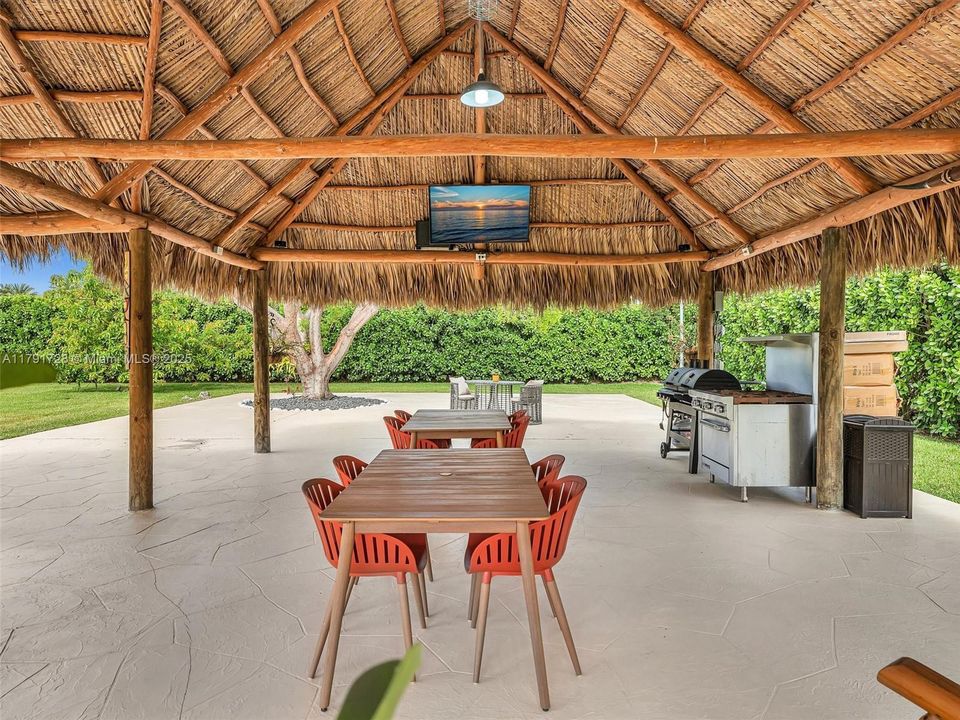 For Sale: $1,365,000 (5 beds, 4 baths, 2912 Square Feet)