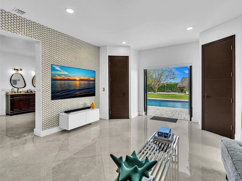 For Sale: $1,365,000 (5 beds, 4 baths, 2912 Square Feet)