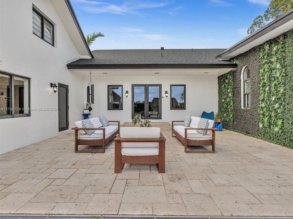 For Sale: $1,365,000 (5 beds, 4 baths, 2912 Square Feet)