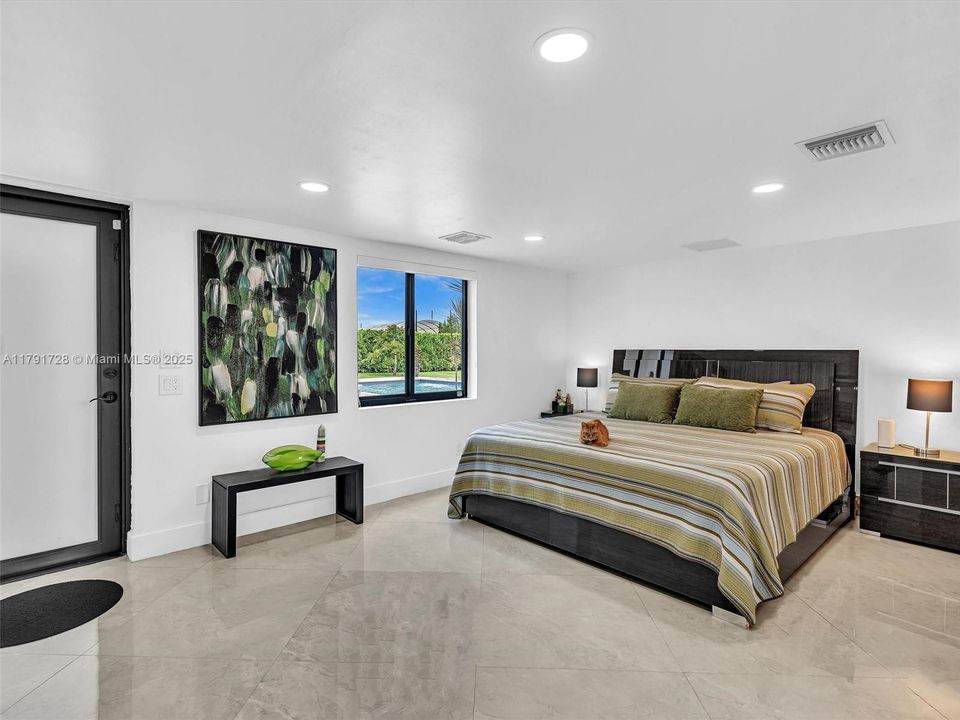 For Sale: $1,365,000 (5 beds, 4 baths, 2912 Square Feet)