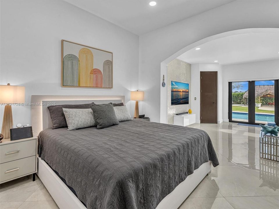 For Sale: $1,365,000 (5 beds, 4 baths, 2912 Square Feet)