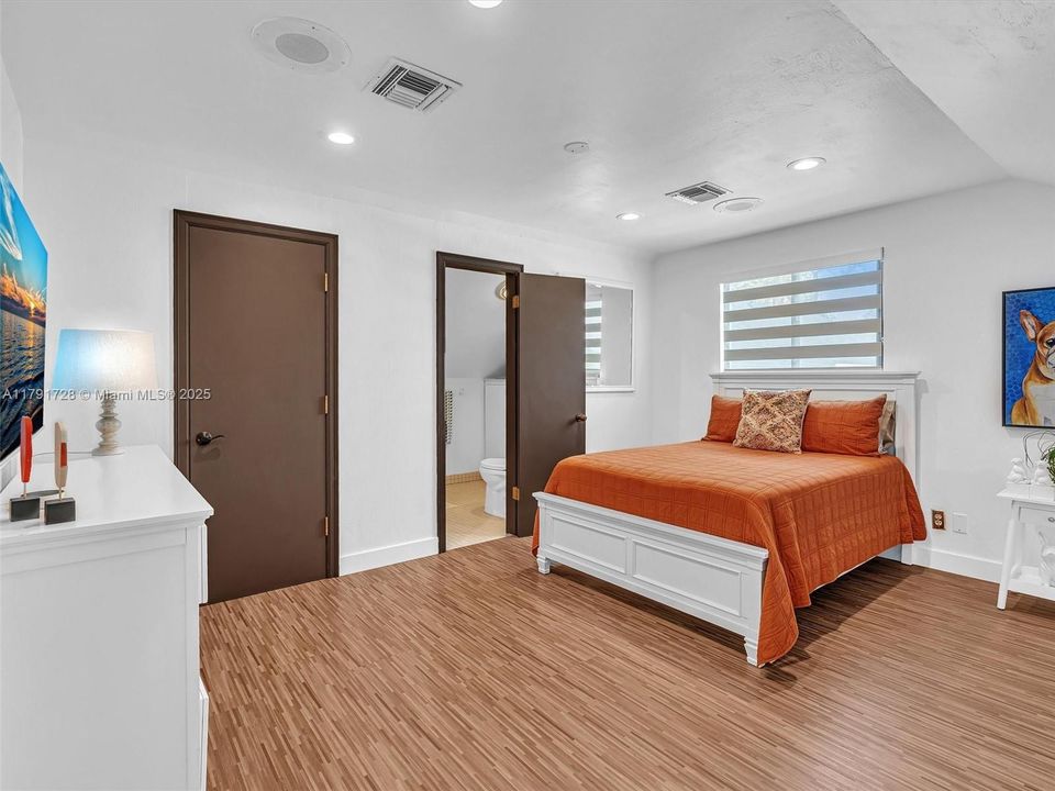 For Sale: $1,365,000 (5 beds, 4 baths, 2912 Square Feet)