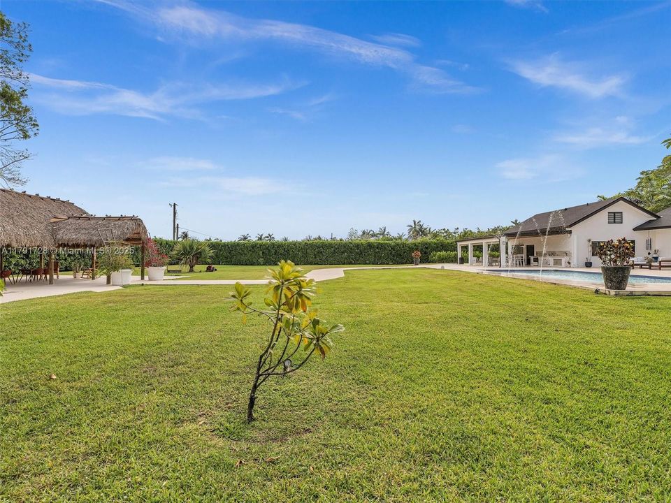 For Sale: $1,365,000 (5 beds, 4 baths, 2912 Square Feet)