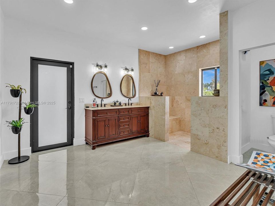 For Sale: $1,365,000 (5 beds, 4 baths, 2912 Square Feet)