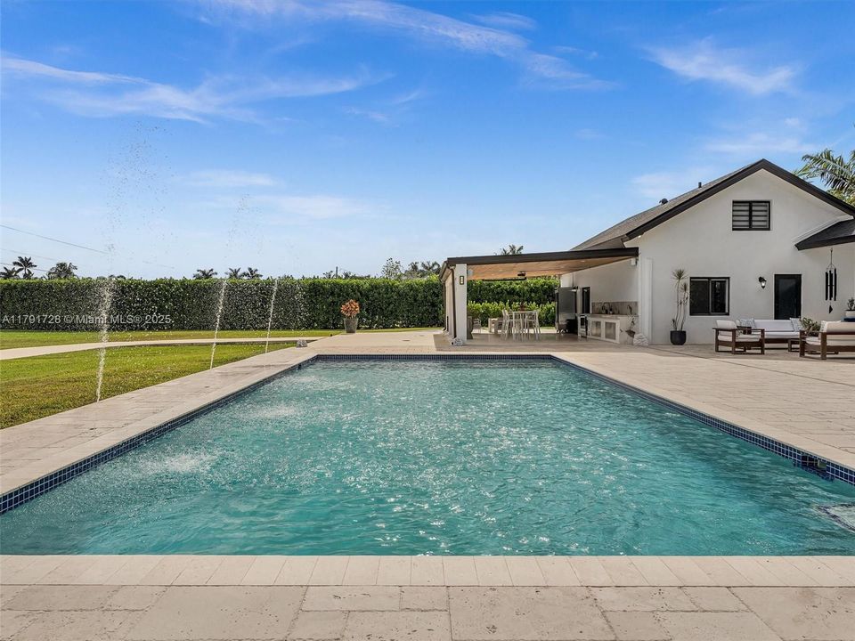 For Sale: $1,365,000 (5 beds, 4 baths, 2912 Square Feet)