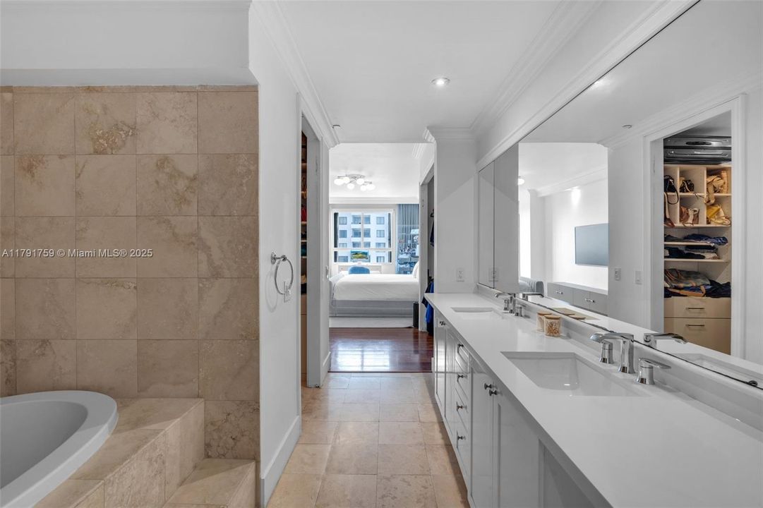 Недавно продано: $3,095,000 (4 спален, 4 ванн, 3064 Квадратных фут)