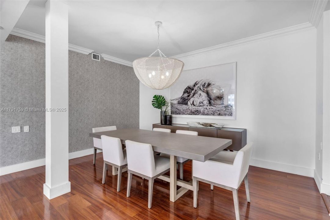 Недавно продано: $3,095,000 (4 спален, 4 ванн, 3064 Квадратных фут)