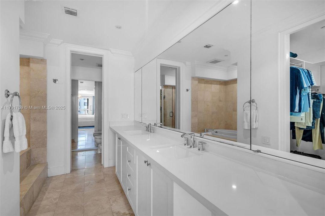 Недавно продано: $3,095,000 (4 спален, 4 ванн, 3064 Квадратных фут)