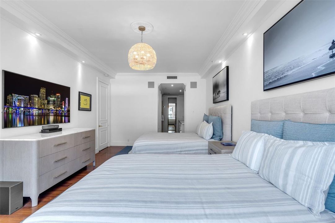 Недавно продано: $3,095,000 (4 спален, 4 ванн, 3064 Квадратных фут)