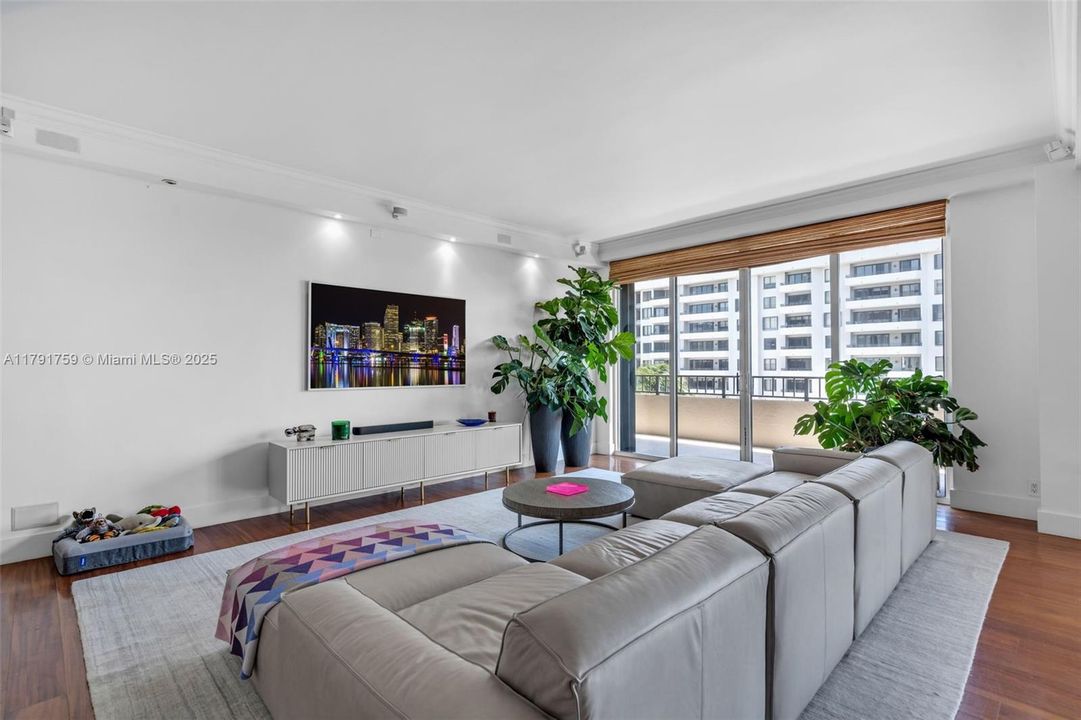 Недавно продано: $3,095,000 (4 спален, 4 ванн, 3064 Квадратных фут)