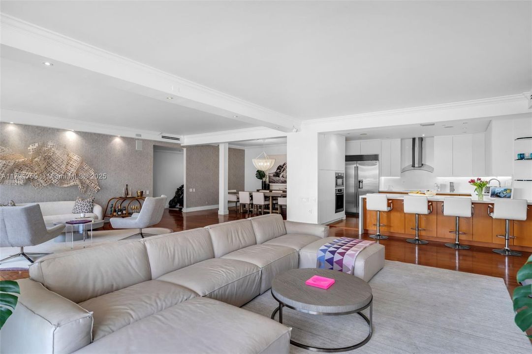 Недавно продано: $3,095,000 (4 спален, 4 ванн, 3064 Квадратных фут)