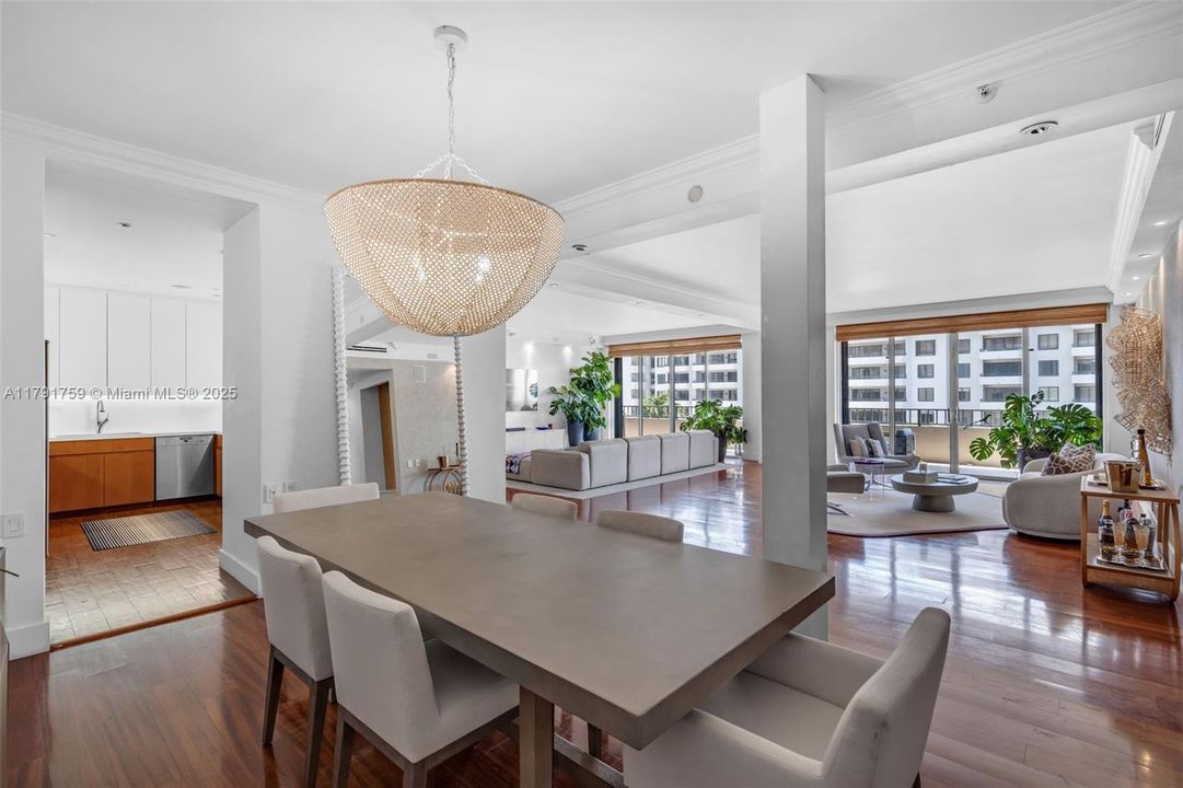 Недавно продано: $3,095,000 (4 спален, 4 ванн, 3064 Квадратных фут)