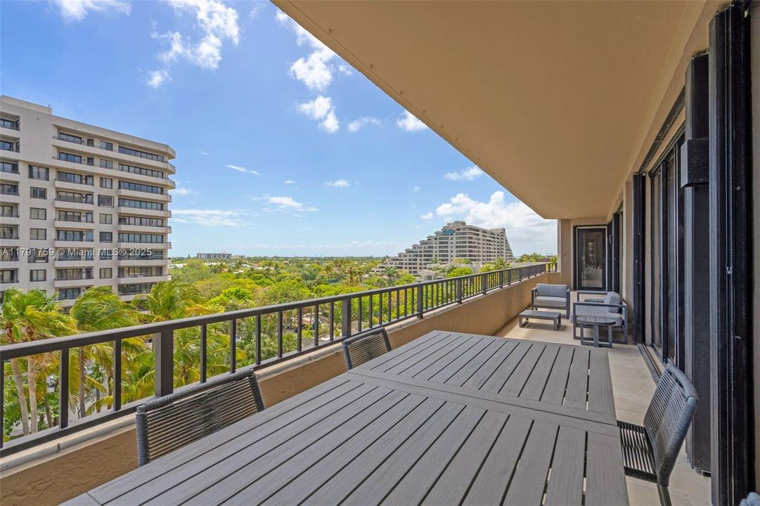 Недавно продано: $3,095,000 (4 спален, 4 ванн, 3064 Квадратных фут)