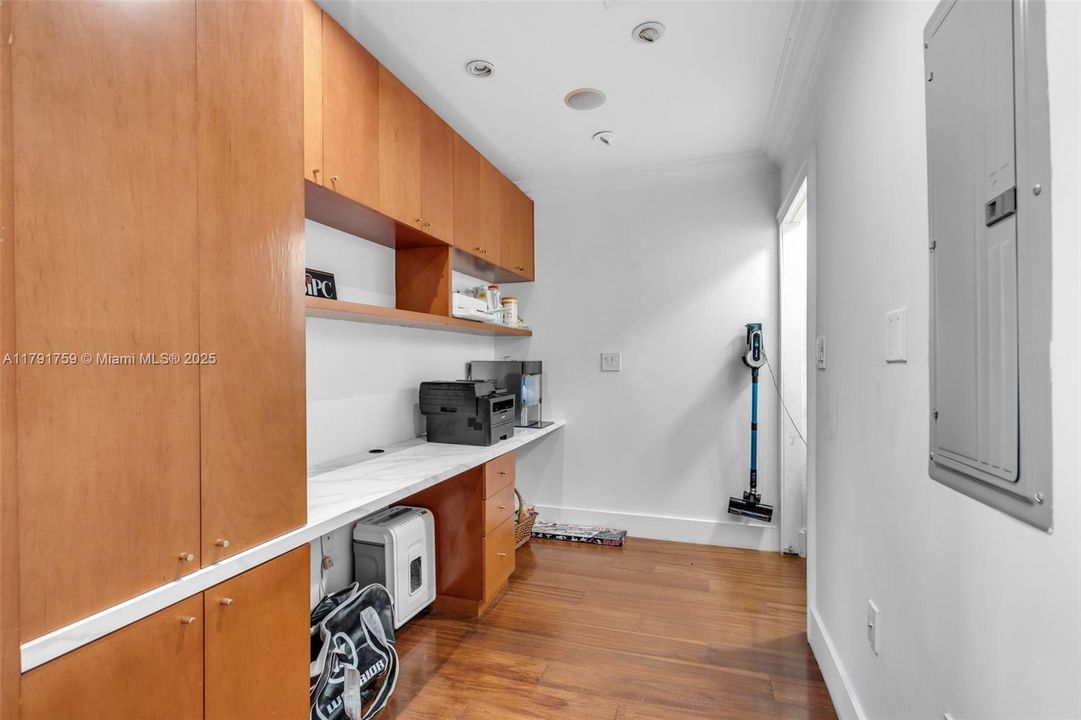 Недавно продано: $3,095,000 (4 спален, 4 ванн, 3064 Квадратных фут)