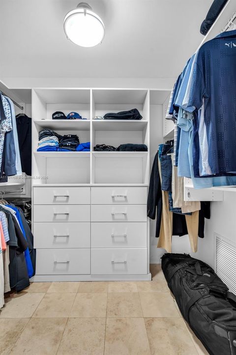 Недавно продано: $3,095,000 (4 спален, 4 ванн, 3064 Квадратных фут)