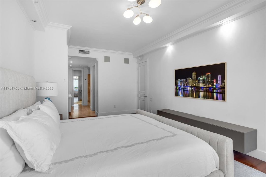 Недавно продано: $3,095,000 (4 спален, 4 ванн, 3064 Квадратных фут)