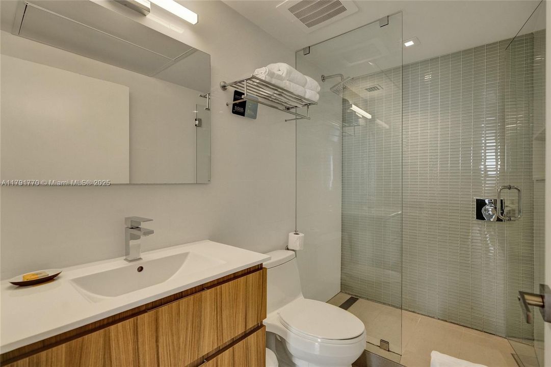 待售: $269,500 (0 贝兹, 1 浴室, 331 平方英尺)