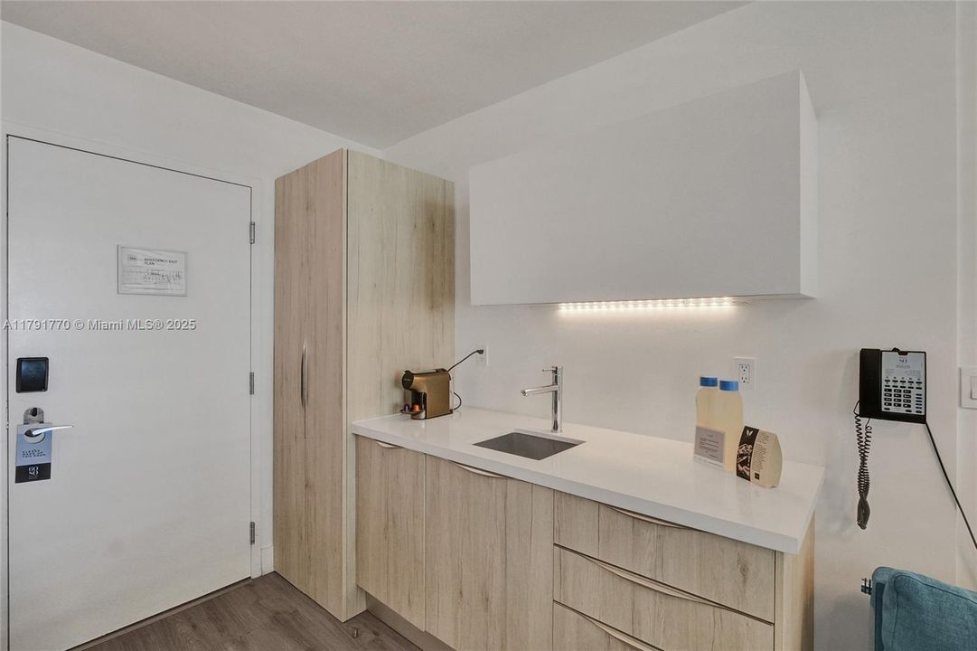 待售: $269,500 (0 贝兹, 1 浴室, 331 平方英尺)