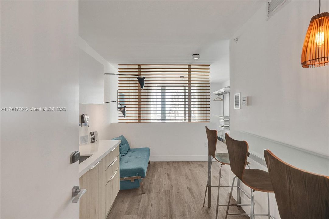 待售: $269,500 (0 贝兹, 1 浴室, 331 平方英尺)