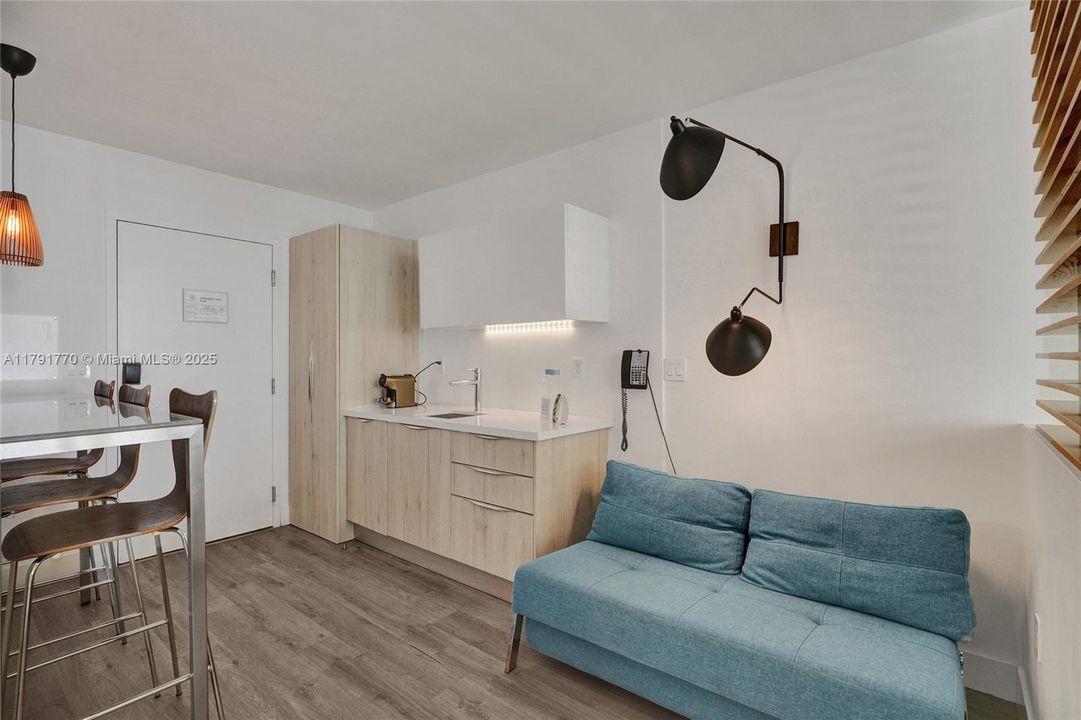 待售: $269,500 (0 贝兹, 1 浴室, 331 平方英尺)