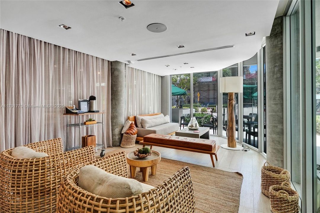 待售: $269,500 (0 贝兹, 1 浴室, 331 平方英尺)