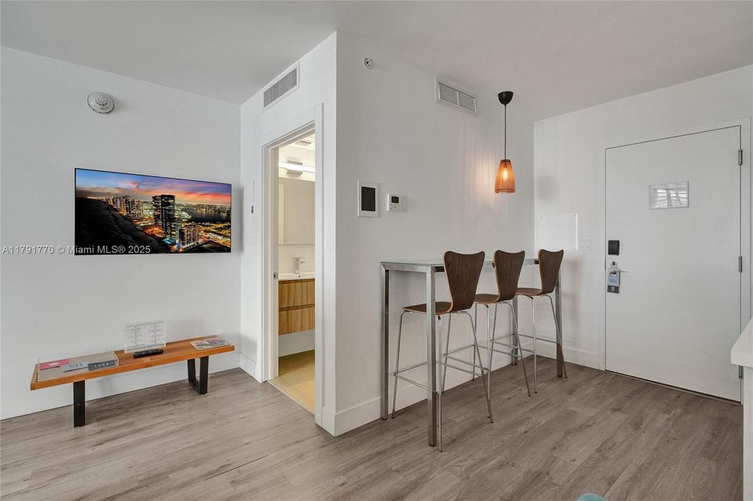 待售: $269,500 (0 贝兹, 1 浴室, 331 平方英尺)