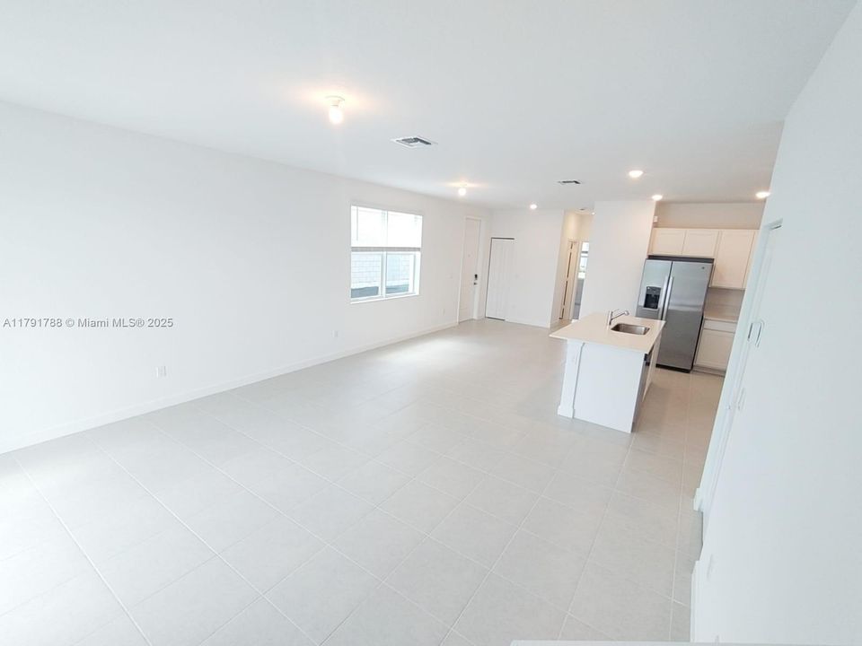 Недавно арендовано: $2,600 (3 спален, 2 ванн, 1821 Квадратных фут)