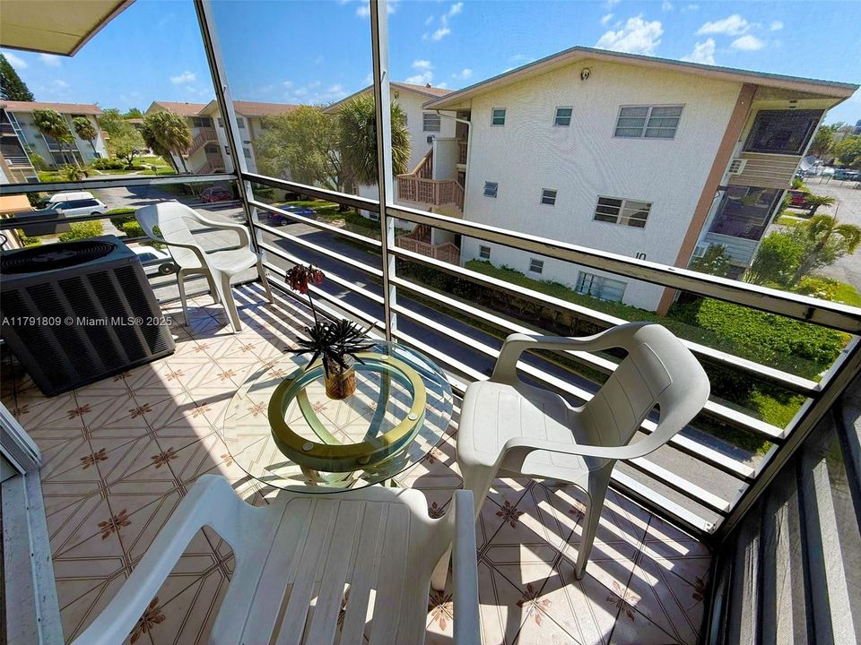 For Sale: $59,000 (1 beds, 1 baths, 883 Square Feet)