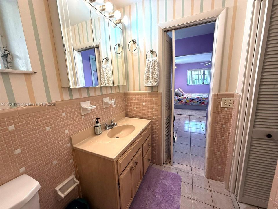 For Sale: $59,000 (1 beds, 1 baths, 883 Square Feet)