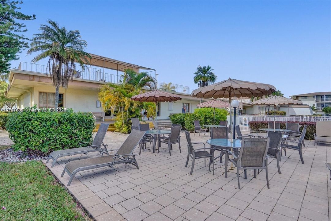 For Sale: $59,000 (1 beds, 1 baths, 883 Square Feet)