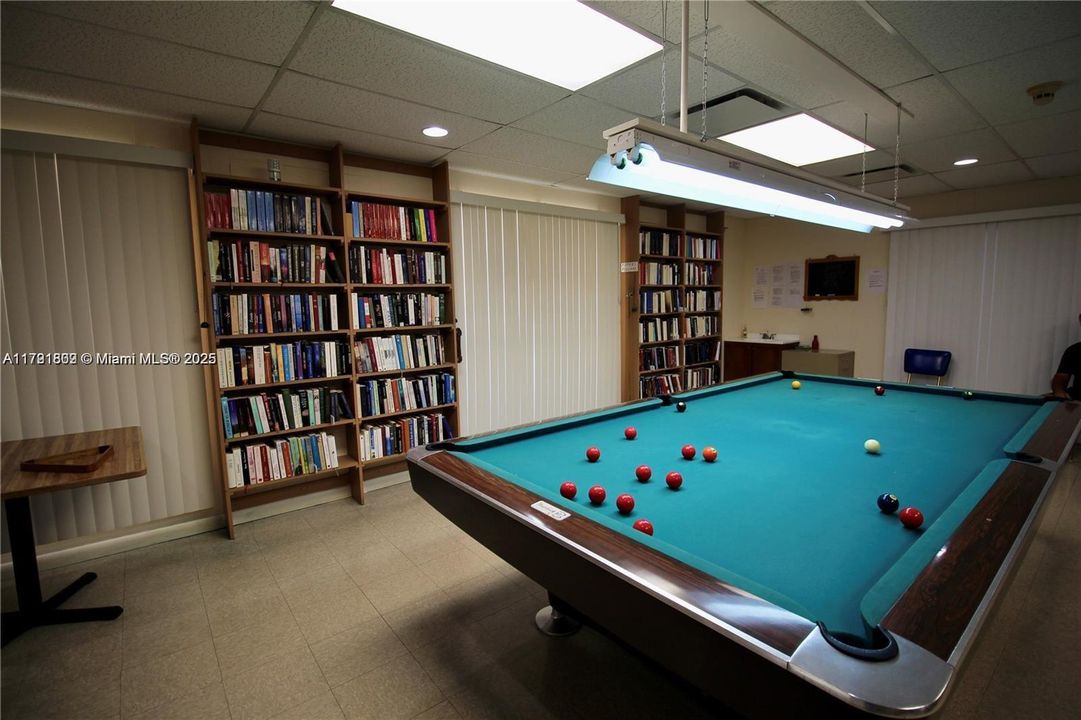 For Sale: $59,000 (1 beds, 1 baths, 883 Square Feet)