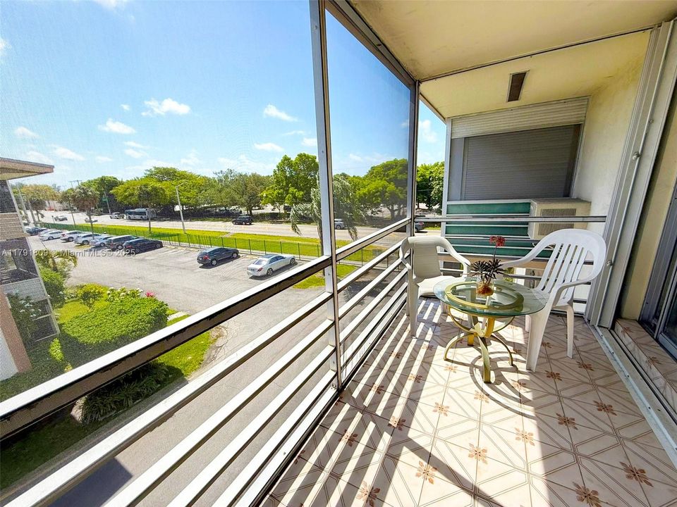 For Sale: $59,000 (1 beds, 1 baths, 883 Square Feet)