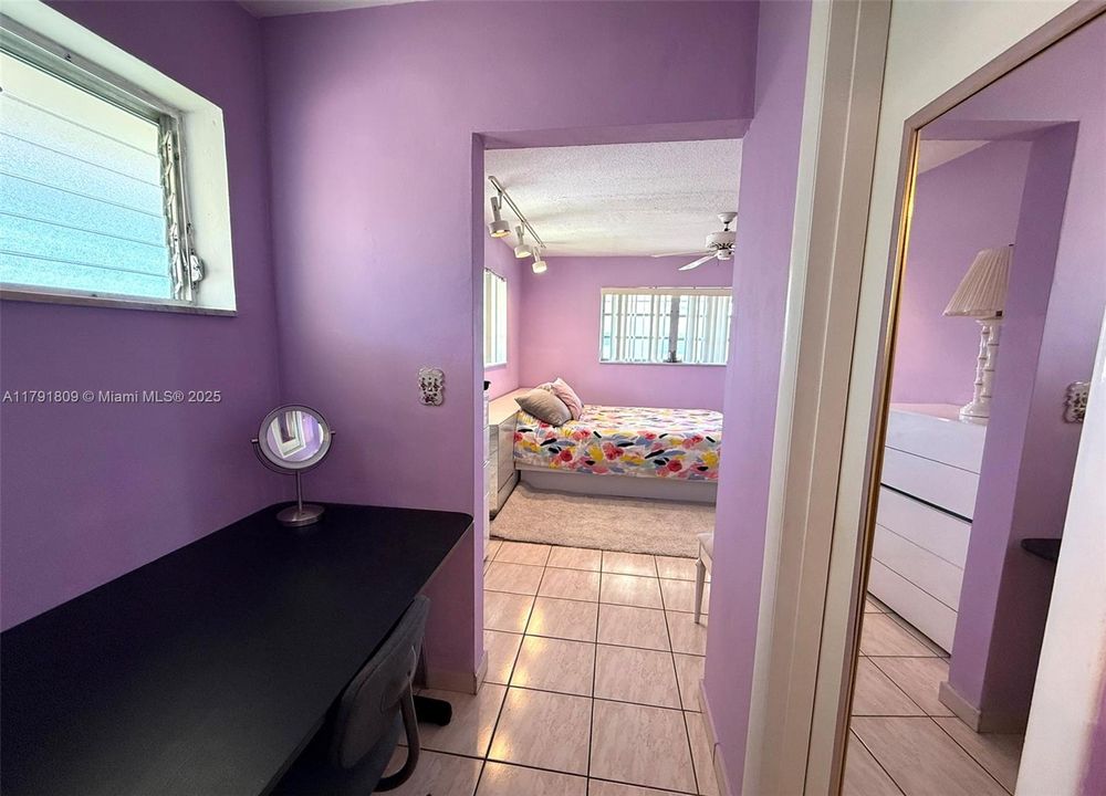 For Sale: $59,000 (1 beds, 1 baths, 883 Square Feet)
