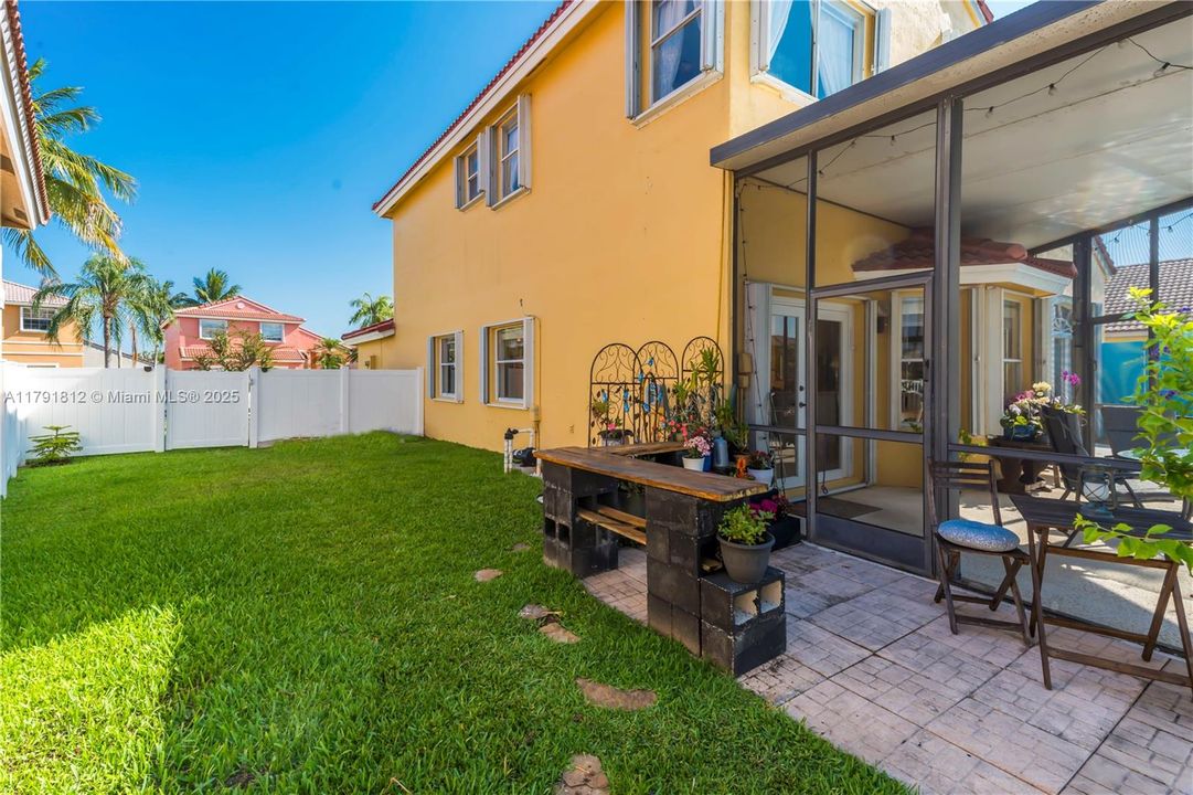 Недавно продано: $749,900 (4 спален, 3 ванн, 2104 Квадратных фут)