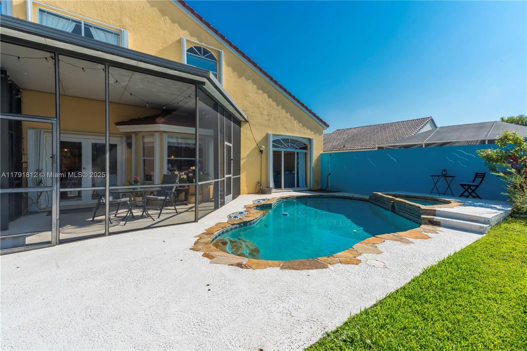 Недавно продано: $749,900 (4 спален, 3 ванн, 2104 Квадратных фут)