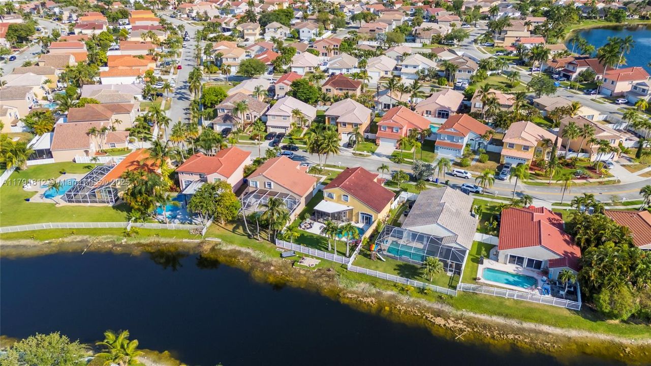 Недавно продано: $749,900 (4 спален, 3 ванн, 2104 Квадратных фут)