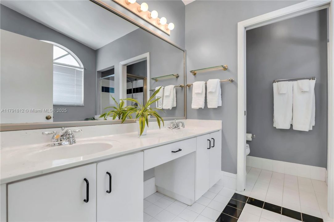 Недавно продано: $749,900 (4 спален, 3 ванн, 2104 Квадратных фут)