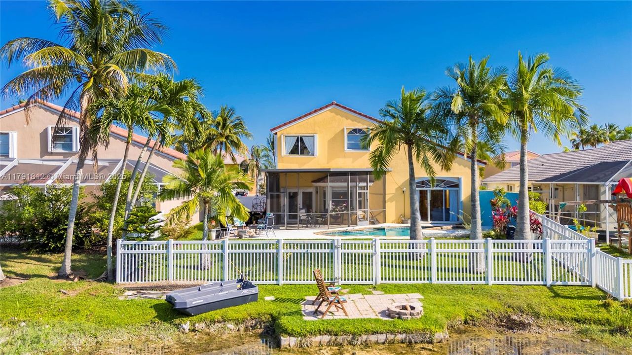 Недавно продано: $749,900 (4 спален, 3 ванн, 2104 Квадратных фут)